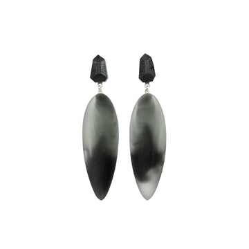 Nymphe earrings with ebony wood and smoky rubber