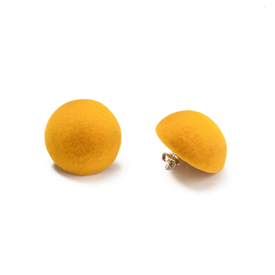 Plüsch egg yellow medium stud earrings, detail,  yellow velvet, medium size, earring, white background.
