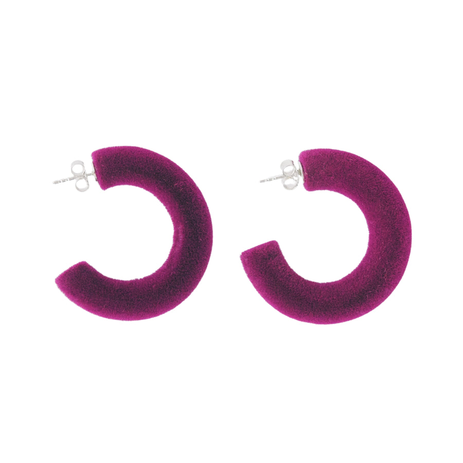 Plüsch hoop stud earrings, sample 3, orchid velvet, small size, earring, white background.