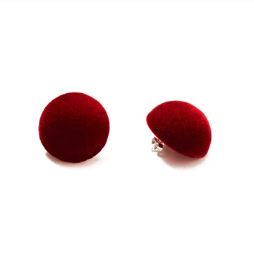 Plüsch bordeaux medium stud earrings, detail, bordeaux velvet, small size, earring, white background.
